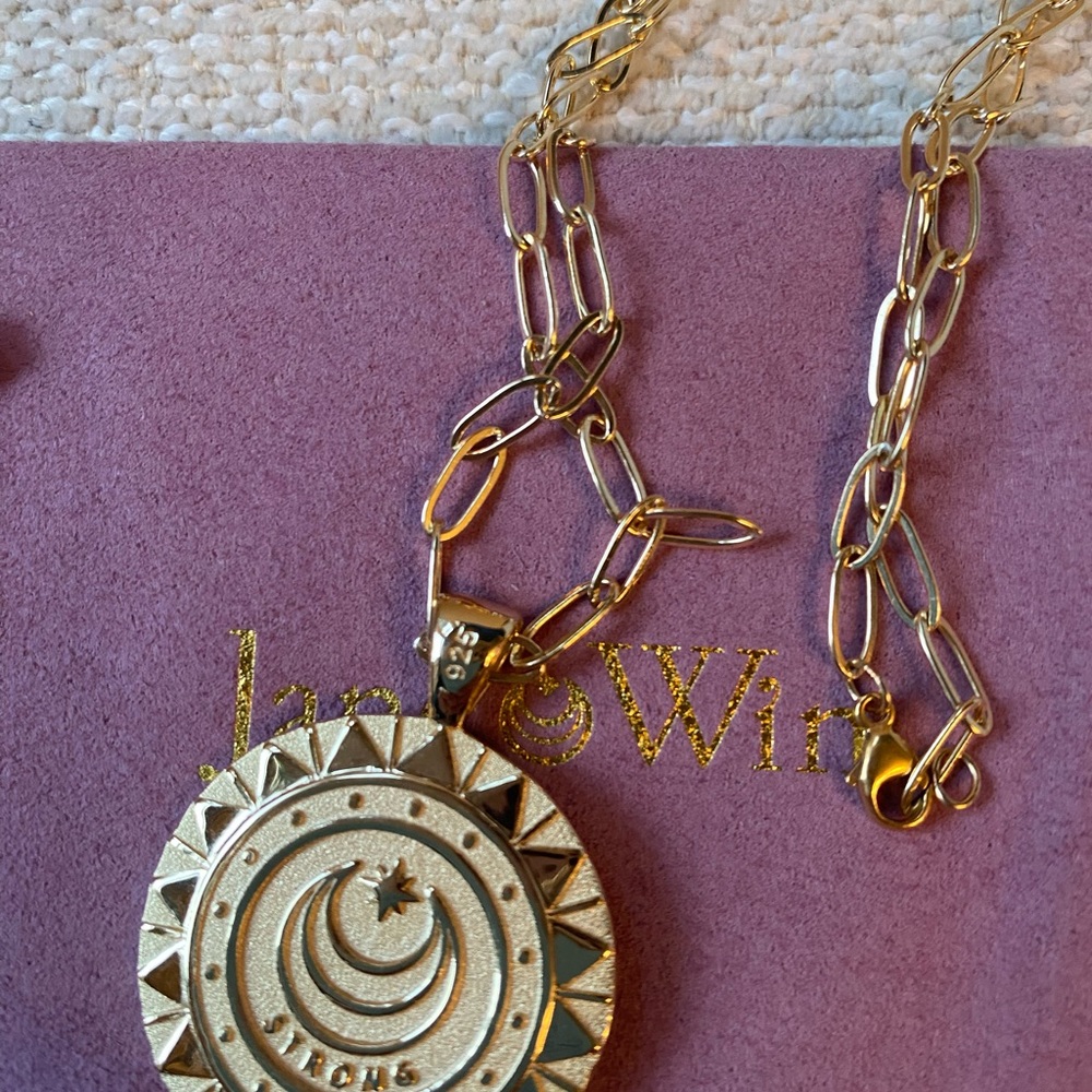 Gold and Black Pendant Necklace - Picture 3 of 7